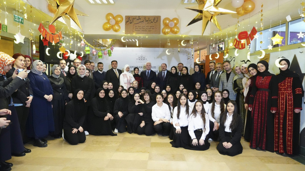 Liselere Ramazan süslemesi