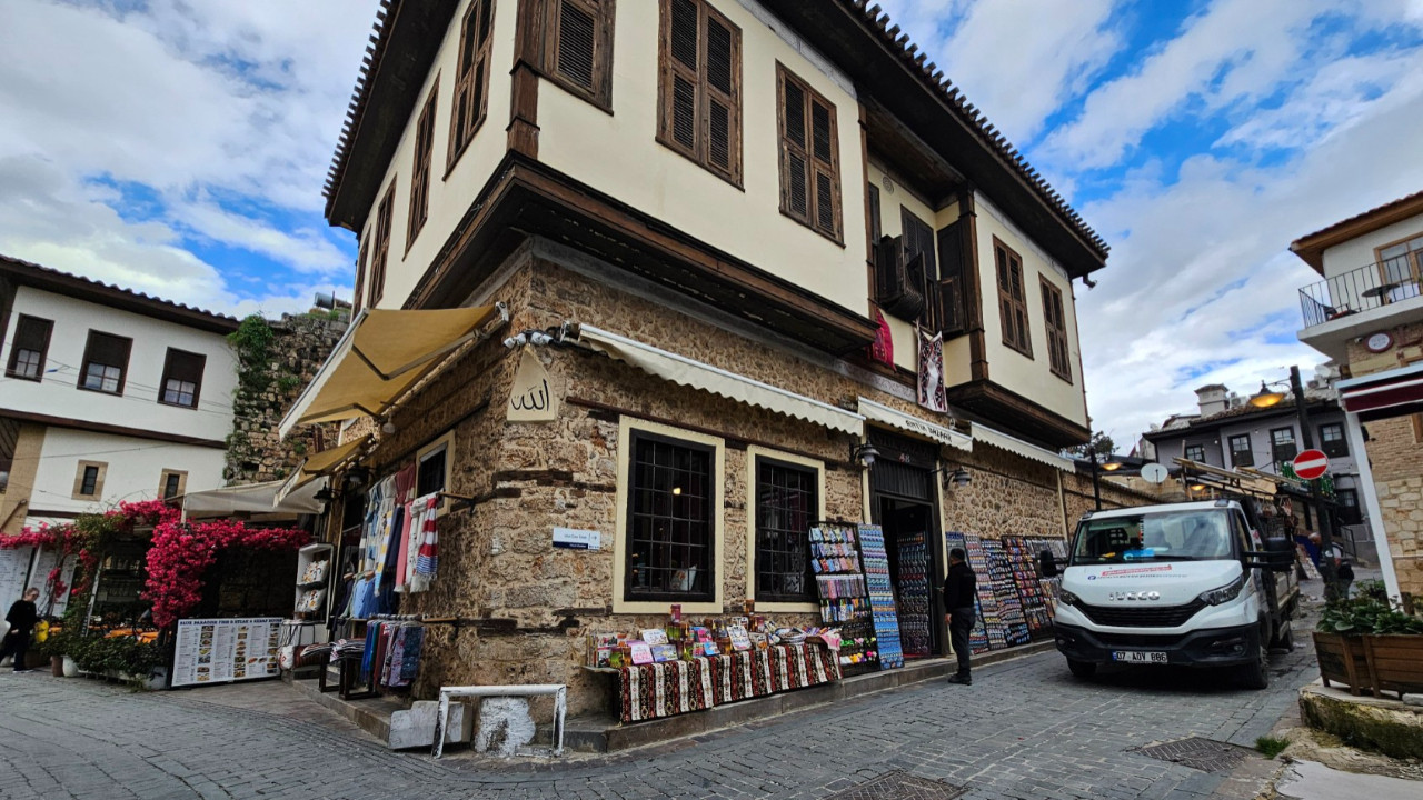 Tarihi Kaleiçi’nde 'tente' krizi