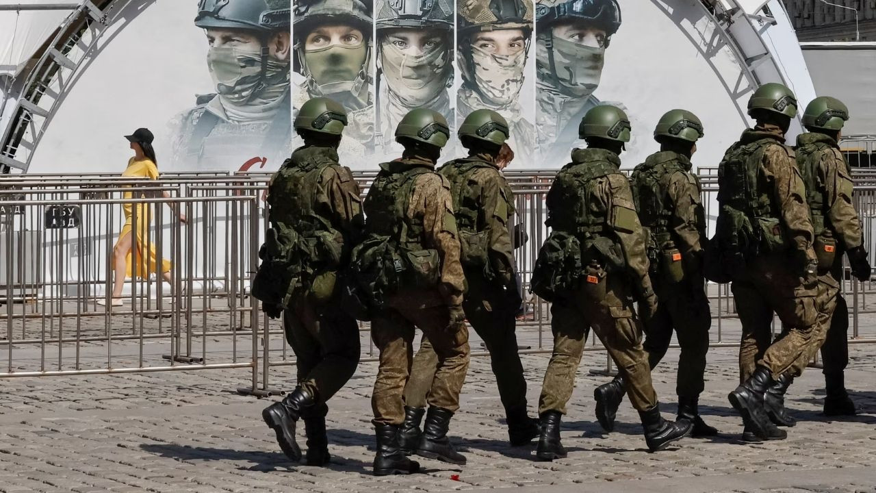 Yüksek maaşla kandırıldılar, kendilerini savaşın ortasında buldular