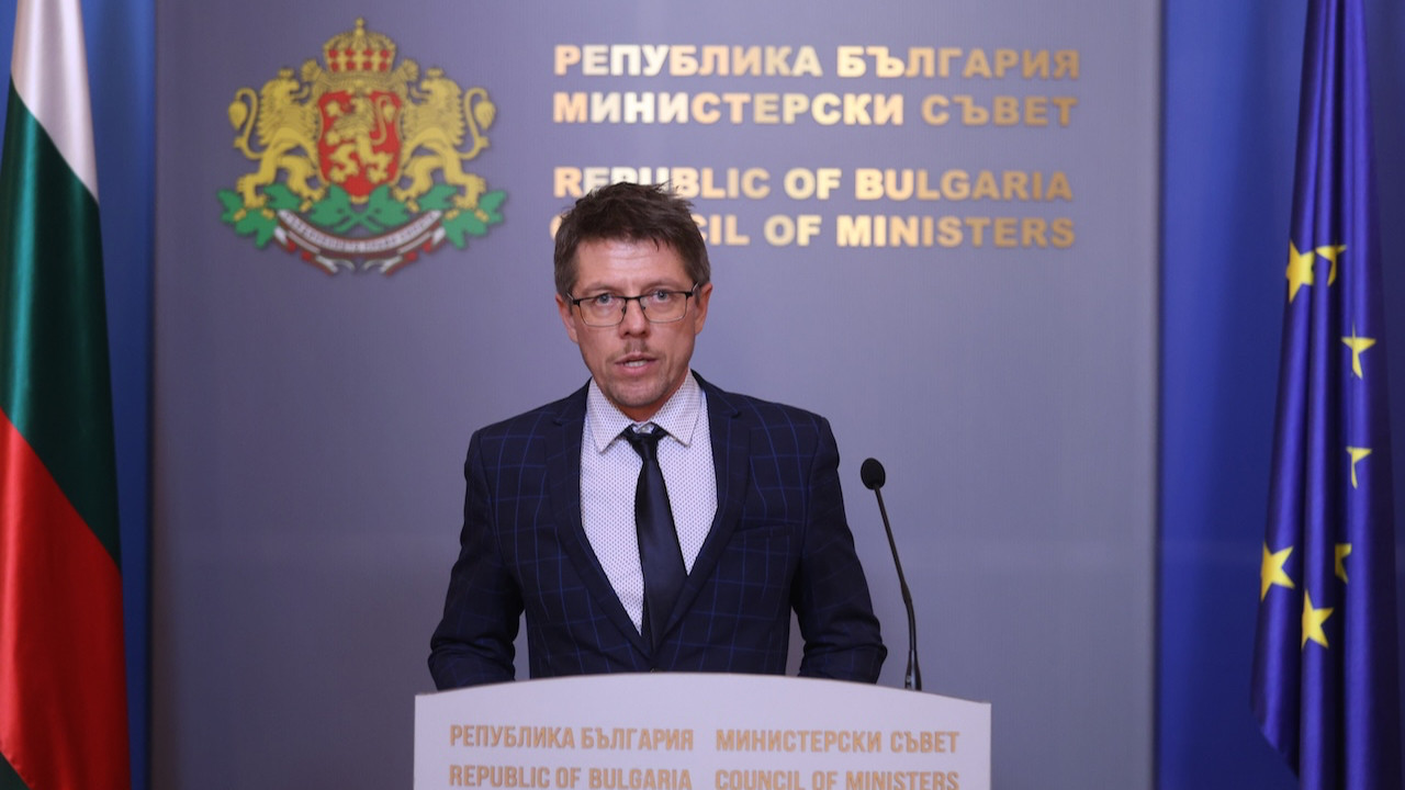 Başbakan yardımcısı göreve başladıktan 24 saat sonra istifa etti