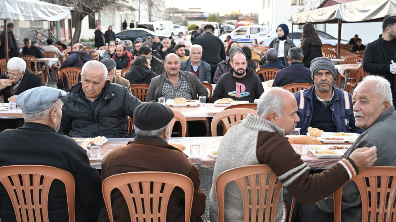 Belediyenin iftarına yoğun talep: 'En son ne zaman etli yemek yediğimi hatırlamıyorum'