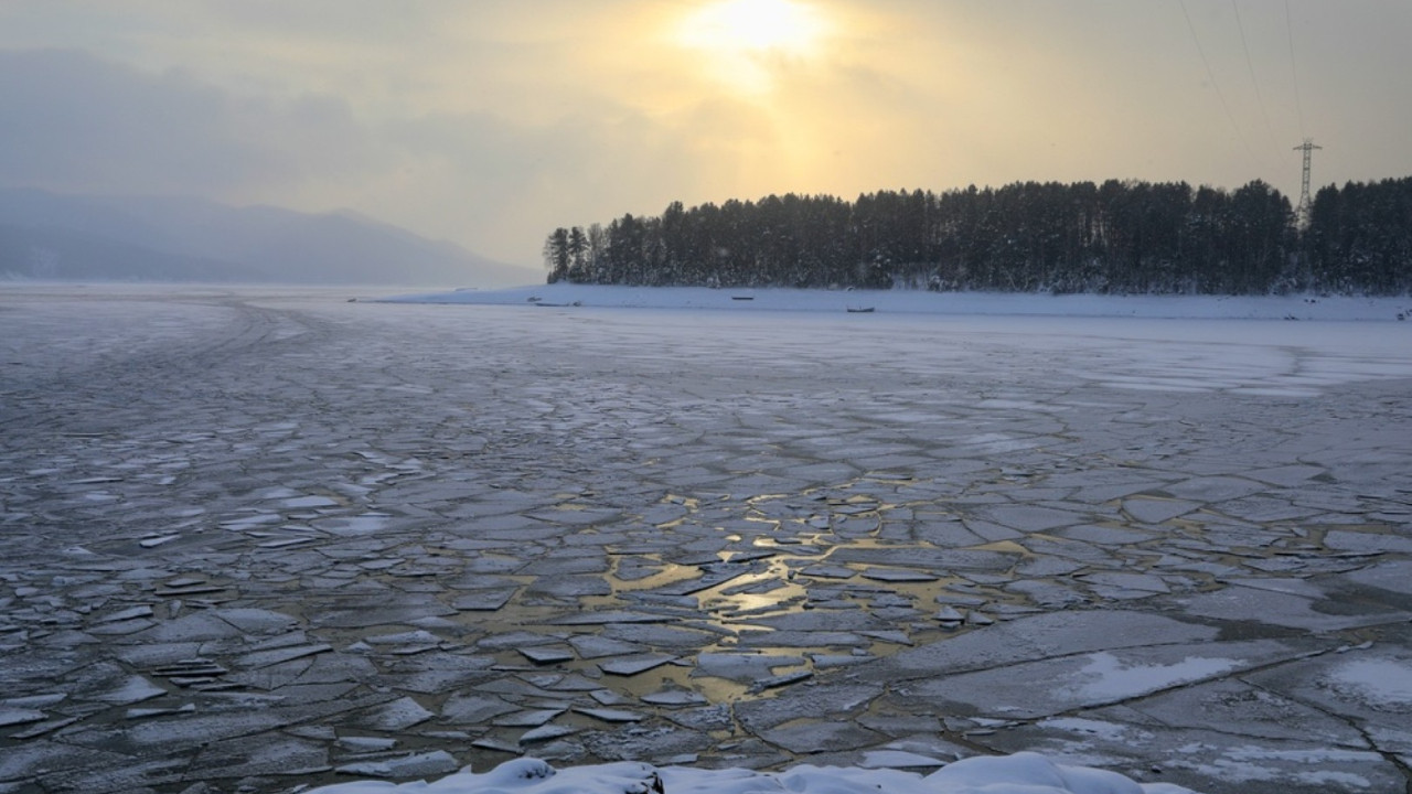 Buz kırıldı, 8 kişi öldü