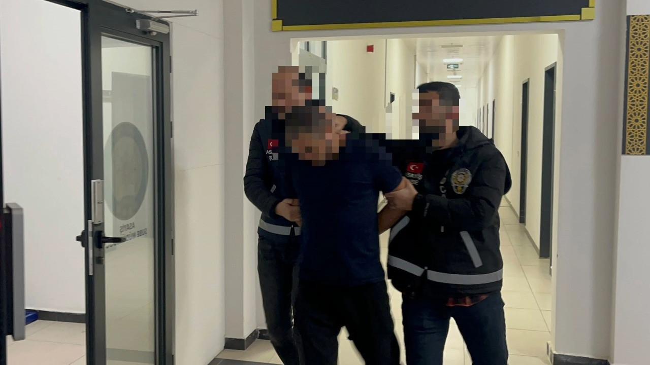 Emekli polis memurunu evinin önünde yaralayan kişi tutuklandı