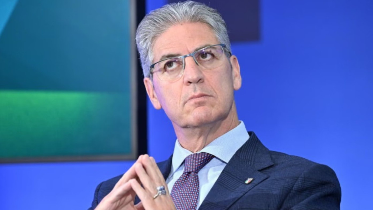 Canlı yayında hata üstüne hata: Direktör her şeyi birbirine karıştırdı