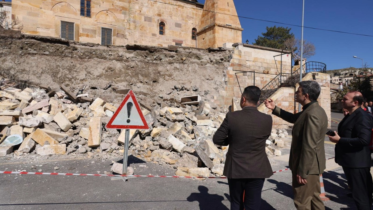 Nevşehir'de tarihi caminin istinat duvarı çöktü