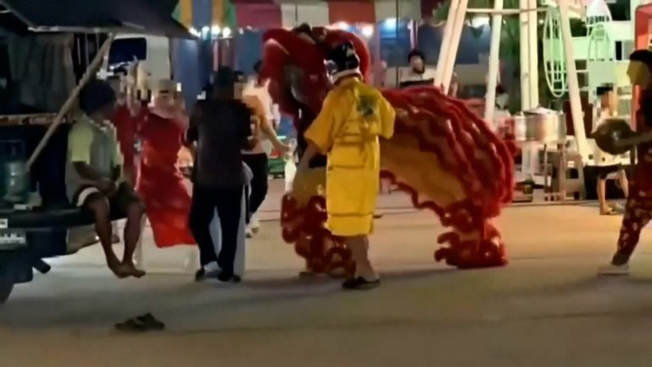 Polis hırsızı yakalamak için dansçı kılığına girdi