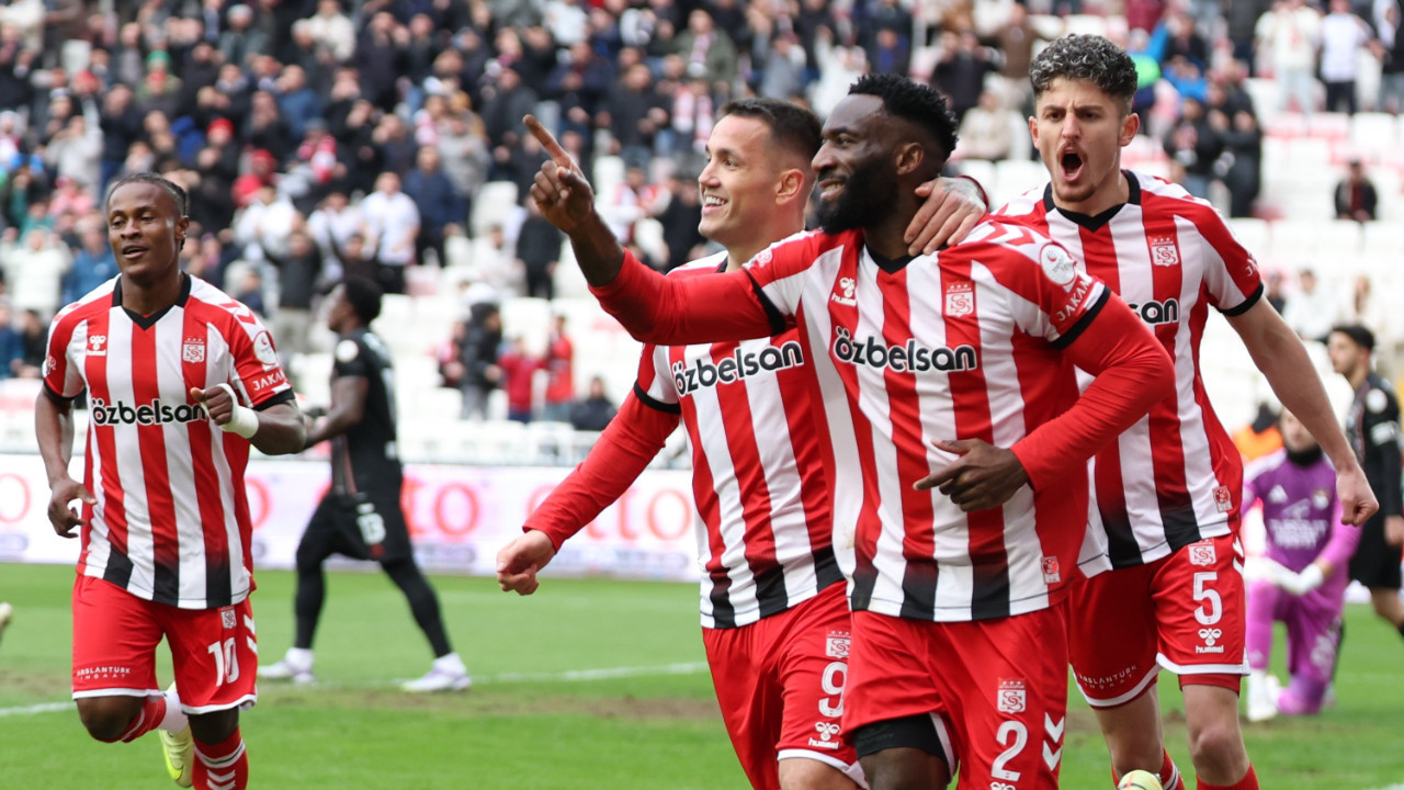 Sivas'ın yeni türküsü: Aboneyim abone, beraberlik cebimde!