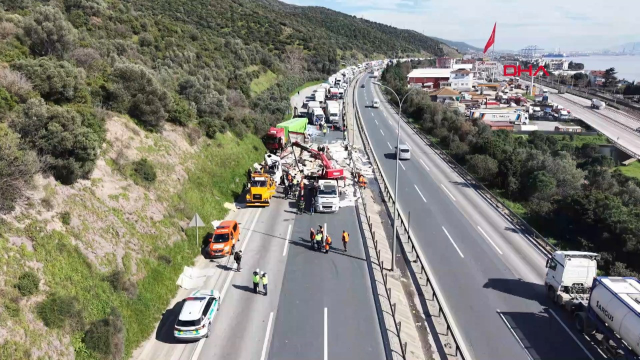 TEM Otoyolu'nun İstanbul geçişi trafiğe kapatıldı