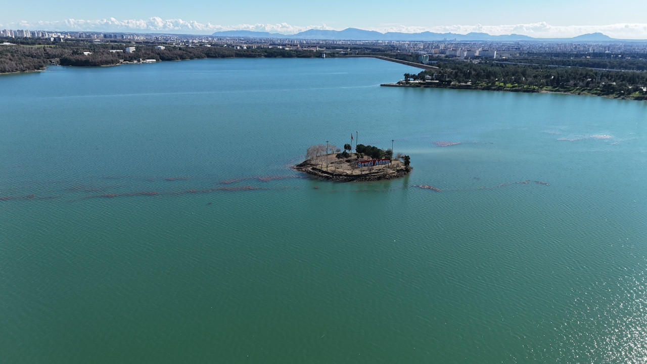 Yürüyerek gidilebiliyordu: Kara bağlantısı kesildi