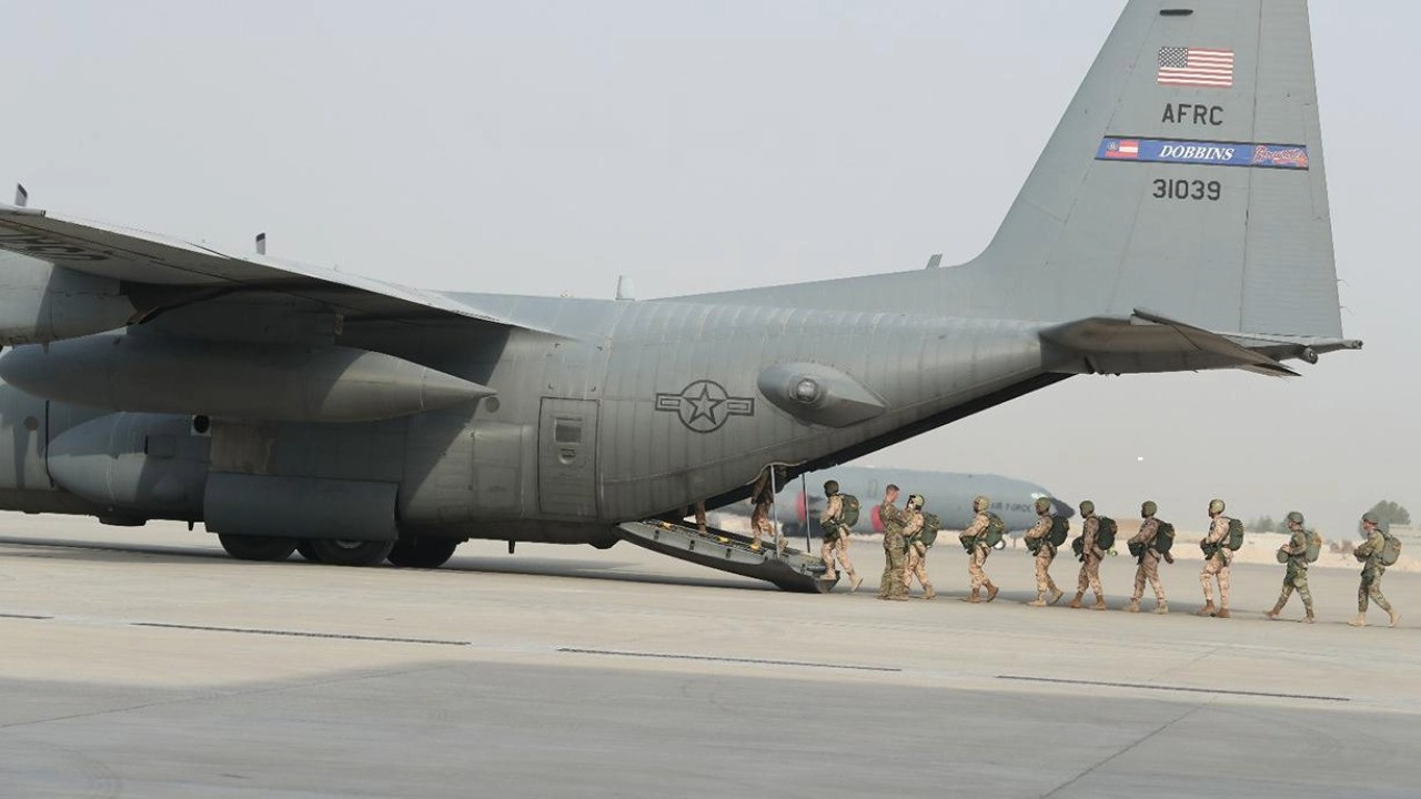 NYT: ABD ordusu, Katar'daki El-Udeyd üssünden yüzlerce askeri tahliye etti