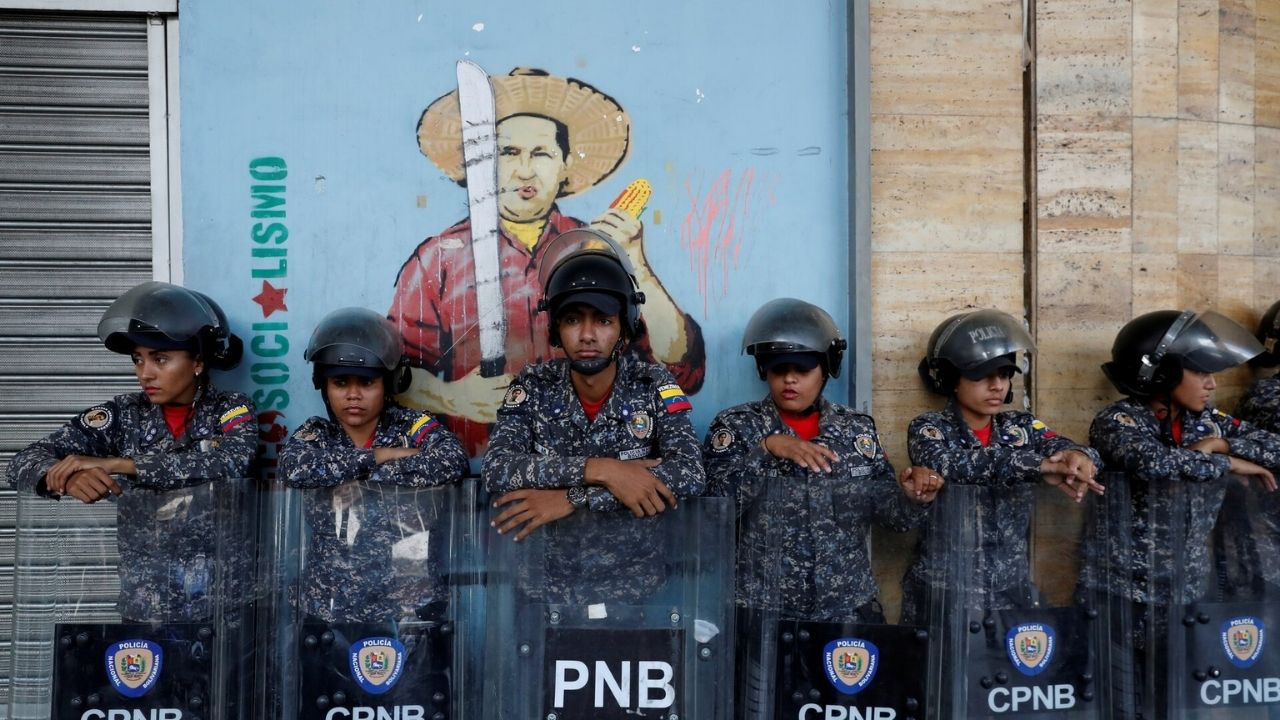 Venezuela'da Küba depremi: Ülkeyi terk ediyorlar