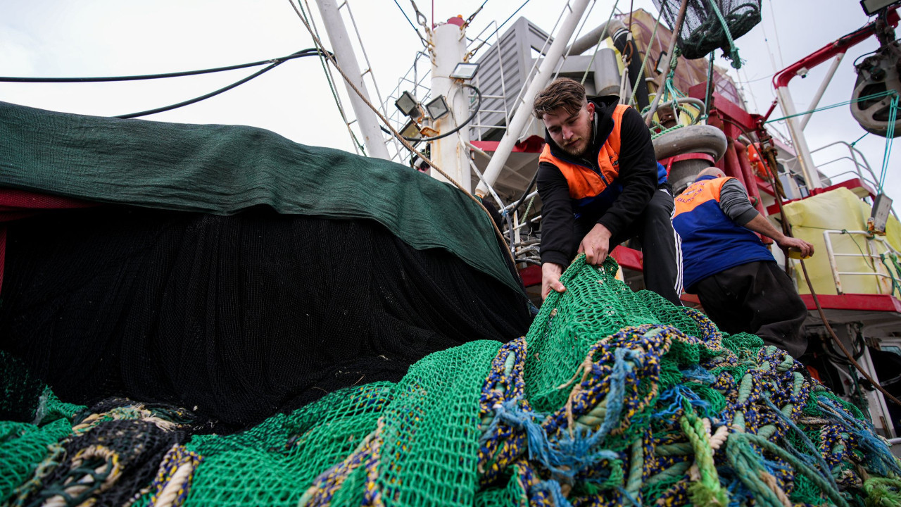 Ağlar boş, limanlar dolu: Hava koşulları balıkçılığı vurdu