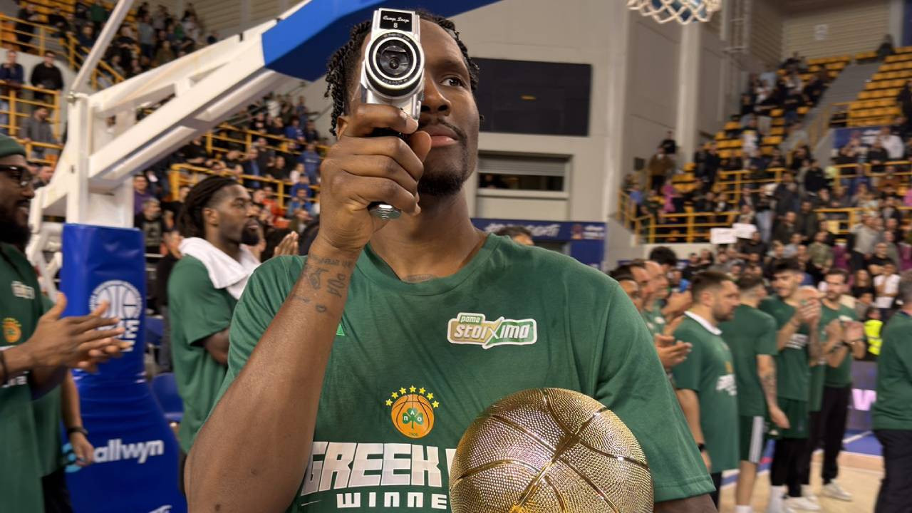 Nigel Hayes Davis'ten Fenerbahçe taraftarına gönderme: Sizi duyamıyorum!