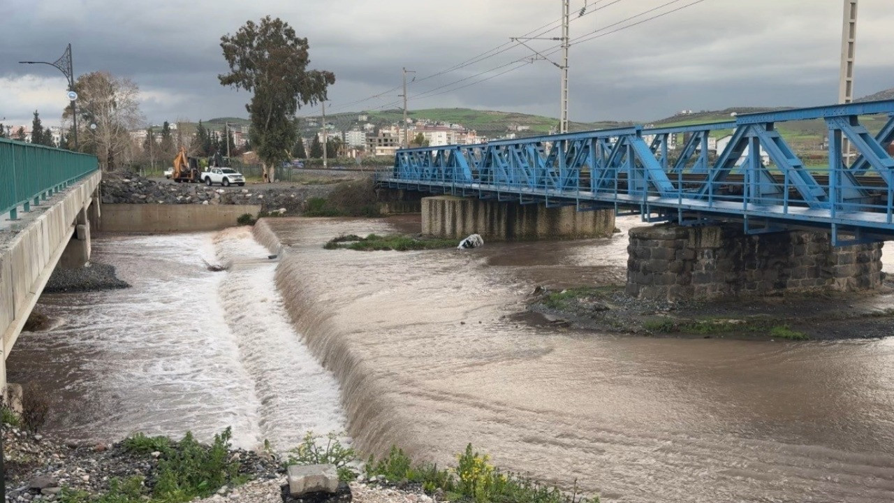 Osmaniye'de sağanak yağış sele dönüştü