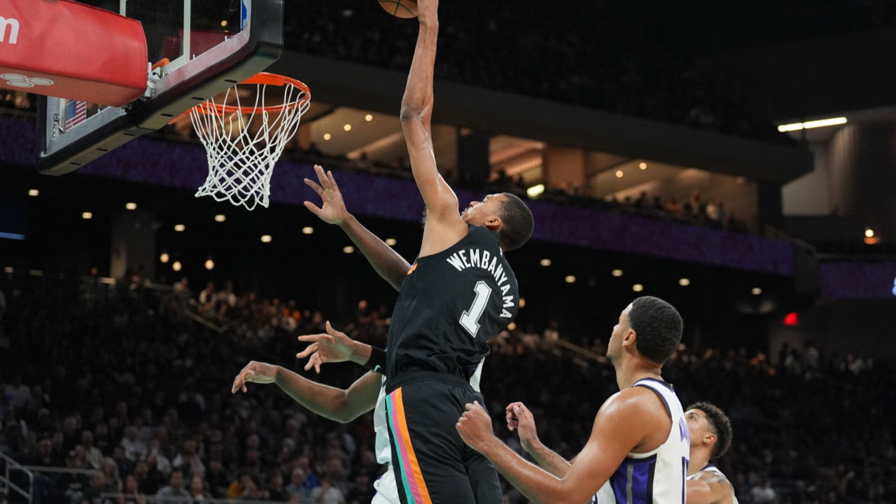 San Antonio-Sacramento maçında 261 sayı!