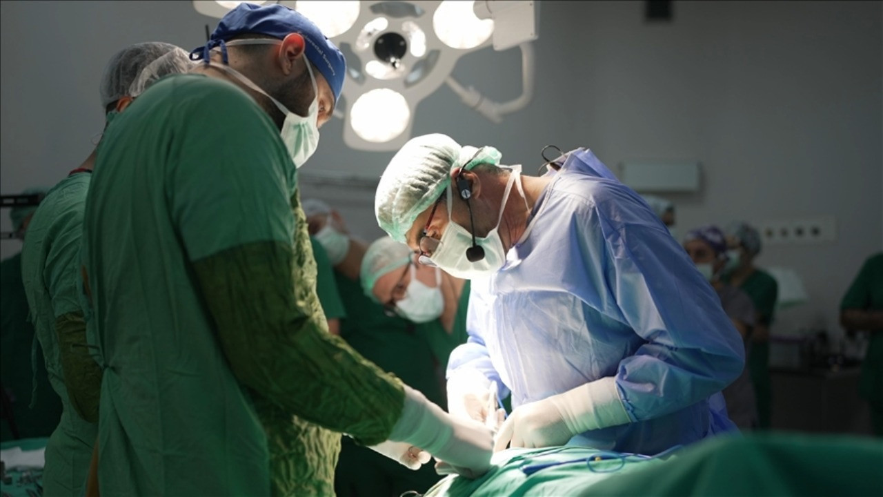 Ameliyat sırası için rüşvet davasında ara karar