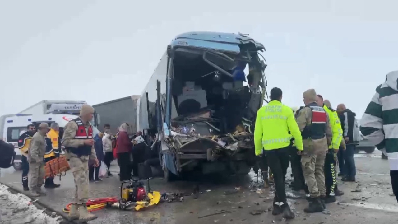 Aynı yerde bir zincirleme kaza daha: Ölü ve yaralılar var