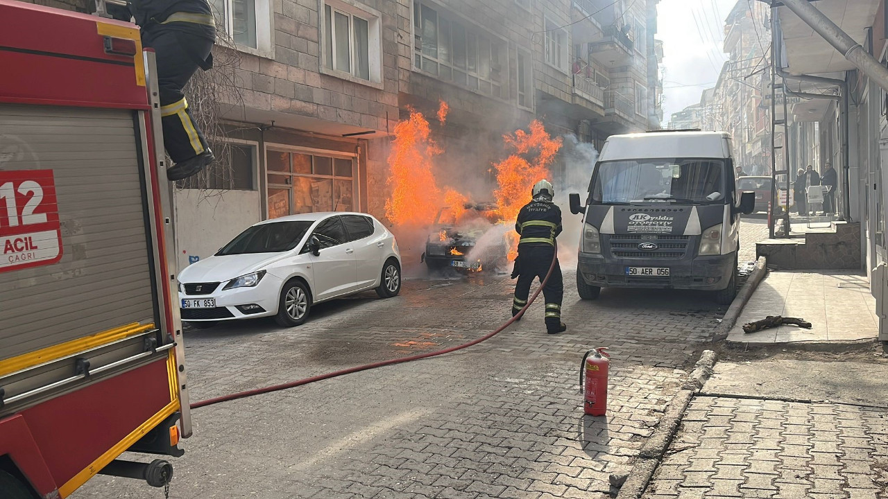 Durup dururken alev aldı