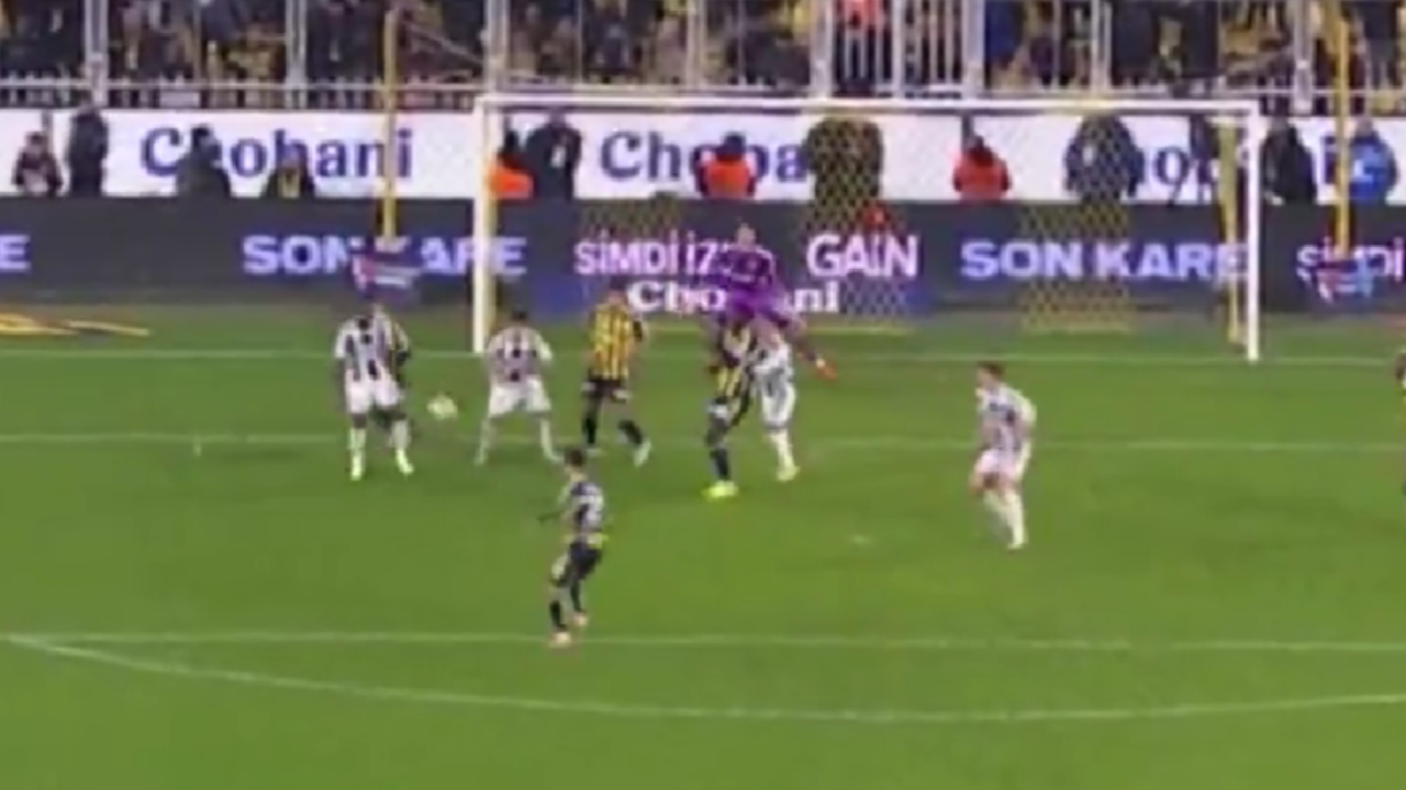 Fenerbahçe maçı bitti, Galatasaray'dan paylaşım geldi: 'Hangisi ofsayt?'