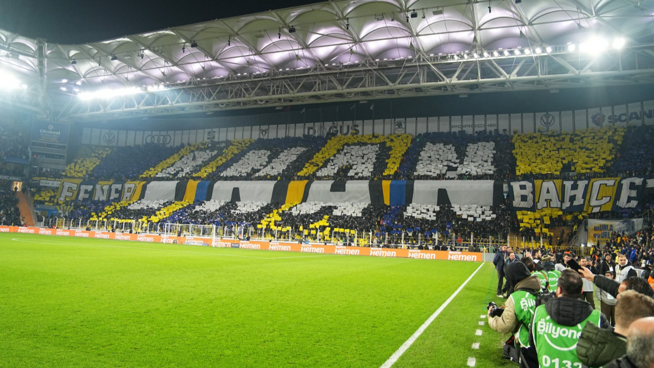 Kadıköy'de 'İnan Fenerbahçe' koreografisi