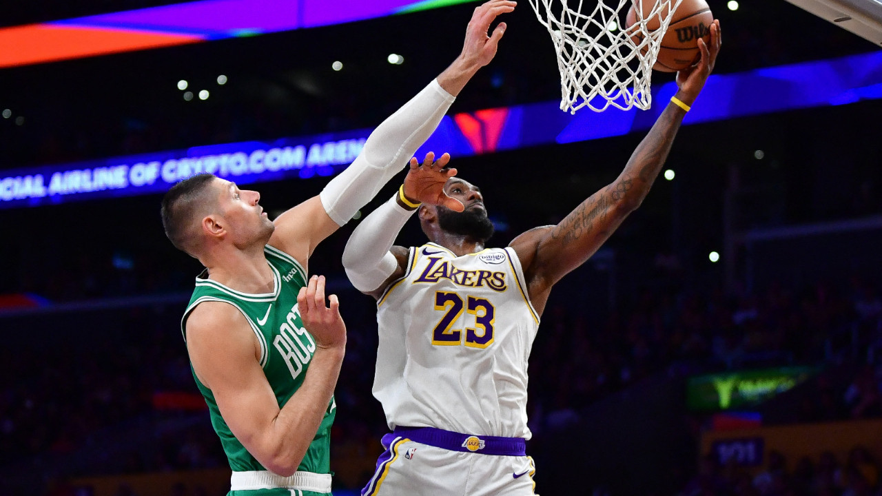 Lakers evinde Celtics'e farklı yenildi: LeBron James NBA tarihine geçti