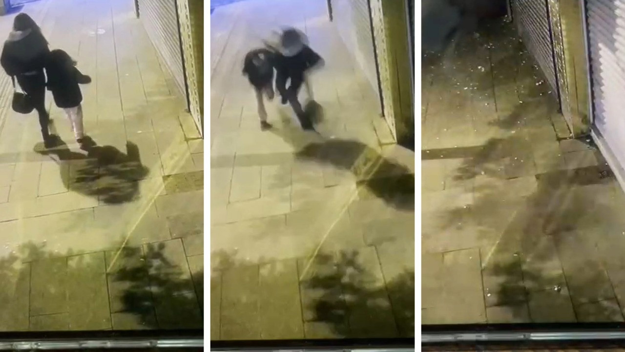 Ağır hasarlı bina yıkım esnasında aniden çöktü: Anne ve kızı son anda kurtuldu