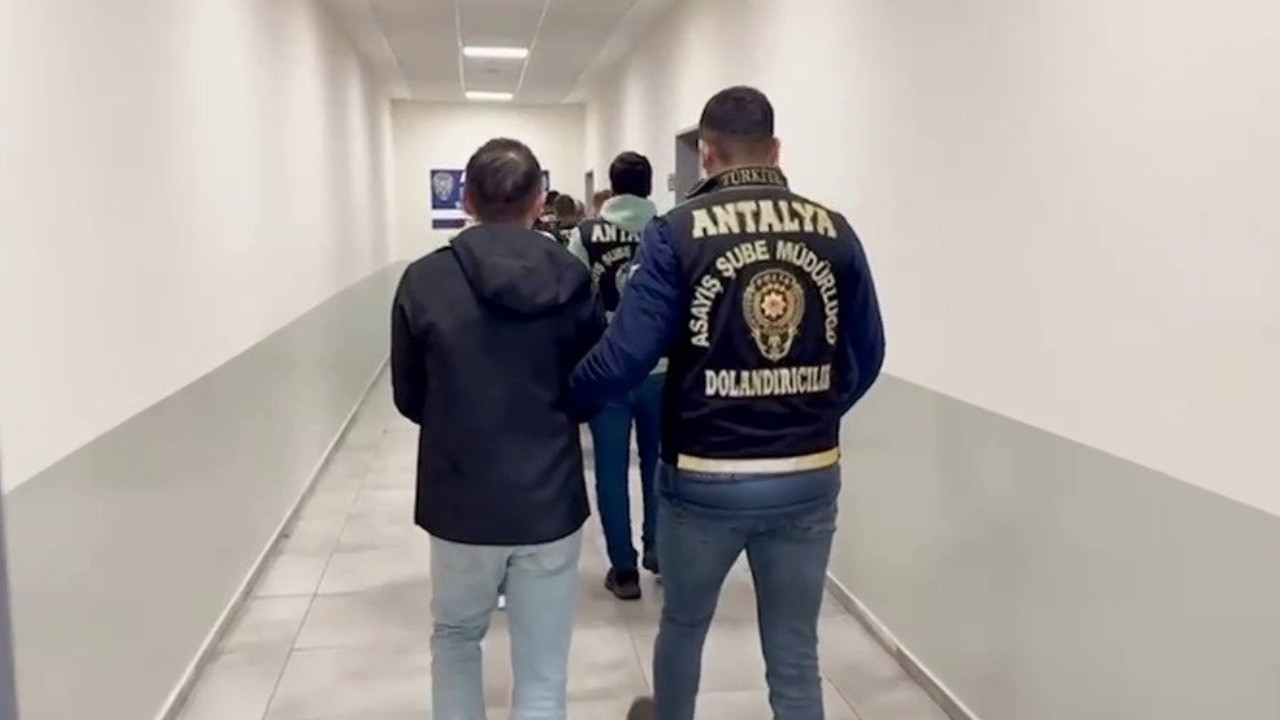 “Belediyede işe yerleştireceğiz” deyip 250 bin lira dolandırdılar