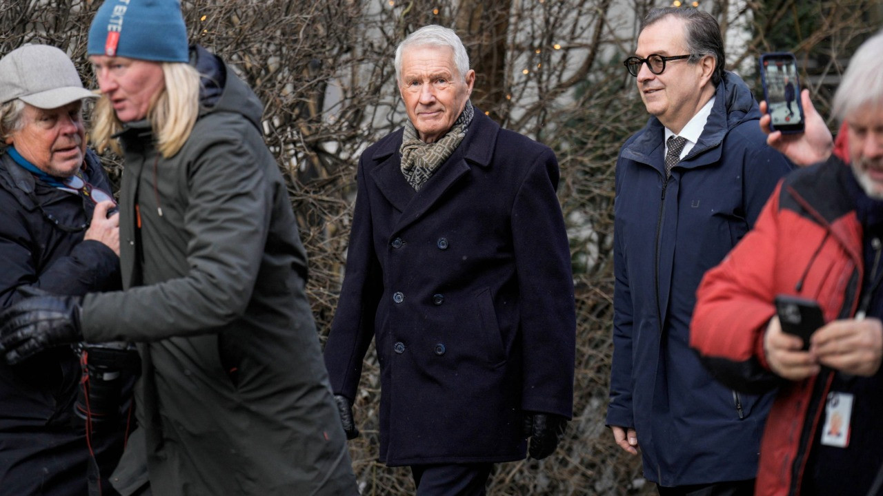 Epstein ile bağlantısı ortaya çıkan eski başbakan hastaneye kaldırıldı