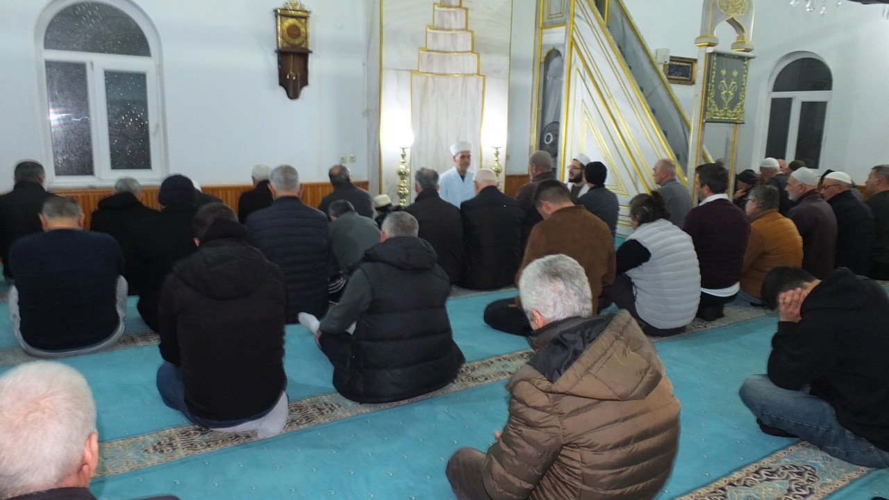 Ezan 3 dakika erken okundu, ilçe karıştı! Oruçlar bozuldu mu bozulmadı mı?