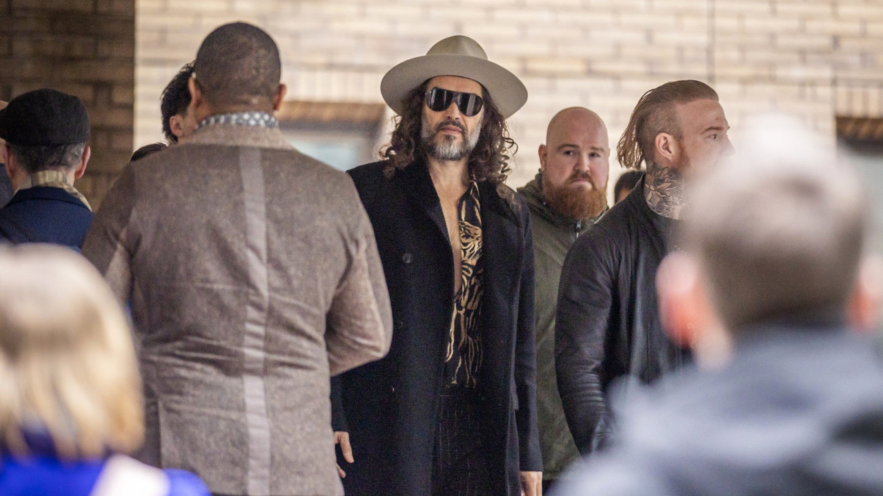 Tecavüzle suçlanan ünlü oyuncu hakim karşısında