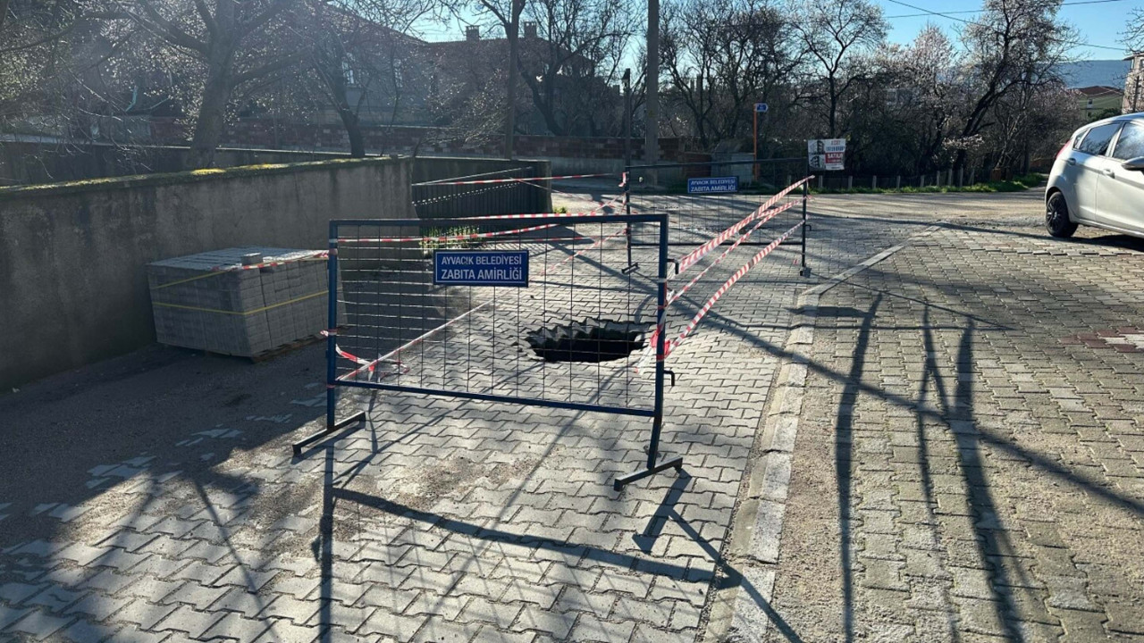 Çanakkale'de sağanak nedeniyle yol çöktü