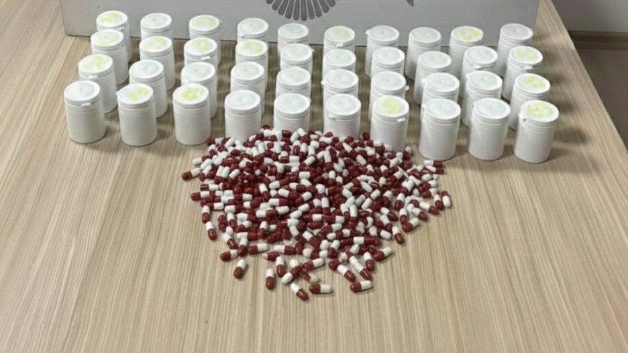 Durdurulan araçtan binlerce uyuşturucu çıktı