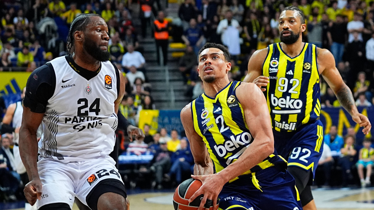 Fenerbahçe, çekişmeli maçta Partizan'ı devirdi
