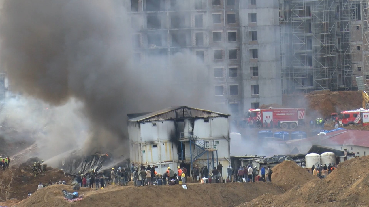 İşçi konteynerleri alevlere teslim oldu