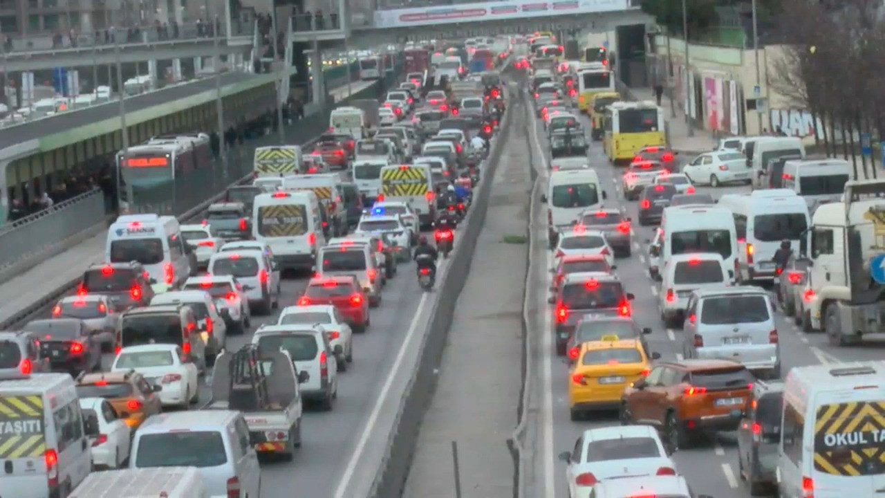 İstanbul'da trafik kilitlendi