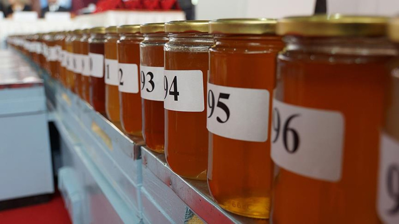 Tonlarca sahte bal ele geçirildi