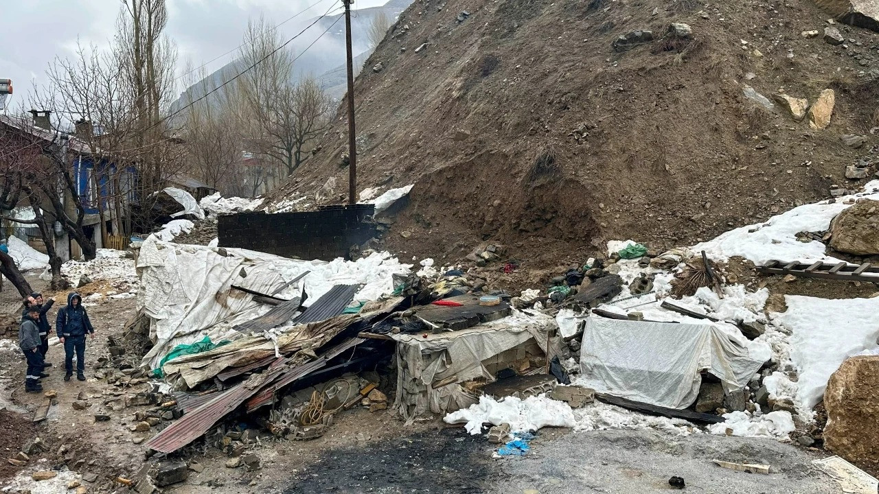 Göçükten kurtarılan çocuk yaşamını kaybetti