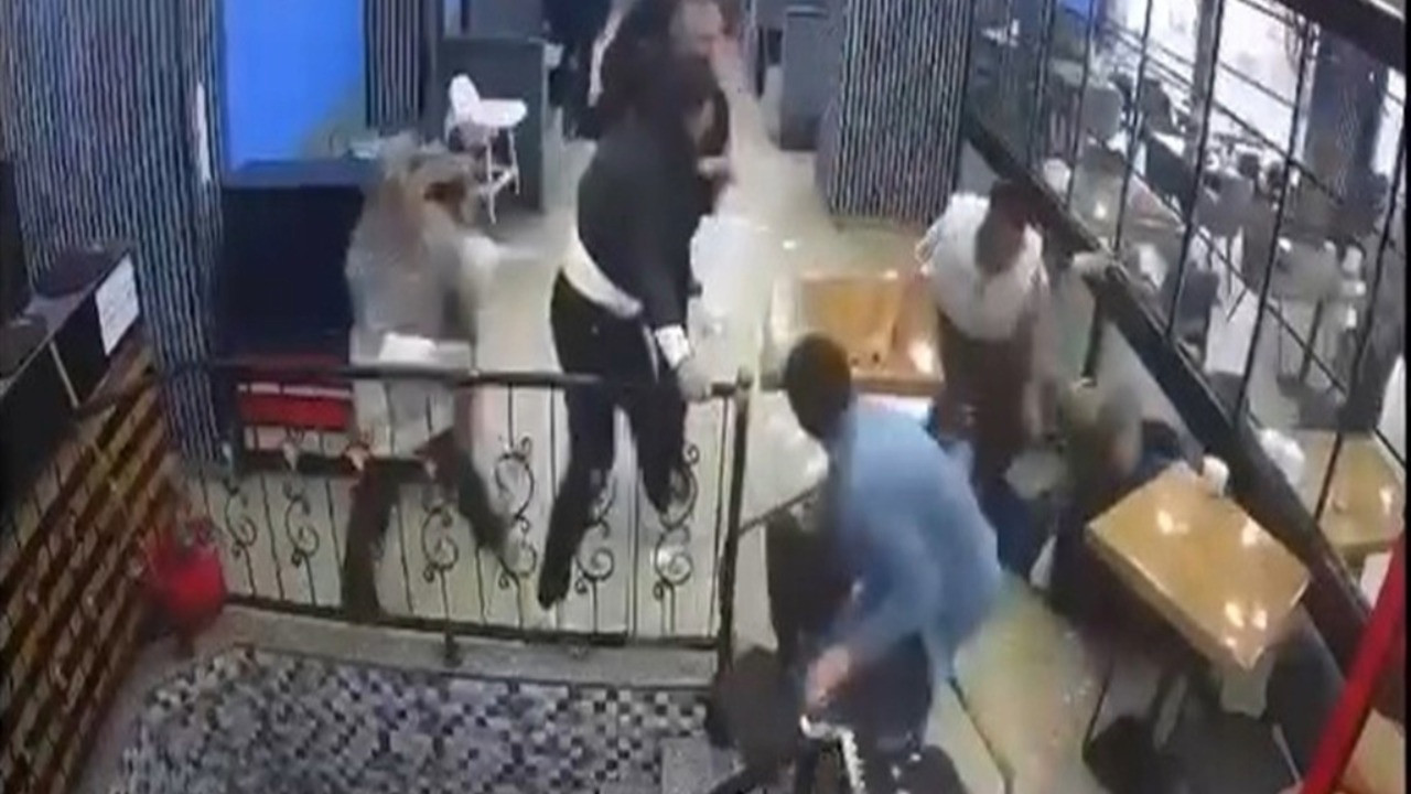 Gözaltına alındılar, aralarında para toplayıp serbest kaldılar