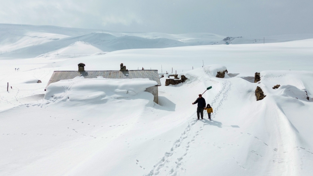 Köyde tek başına: 9 yıldır yalnız yaşıyorlar
