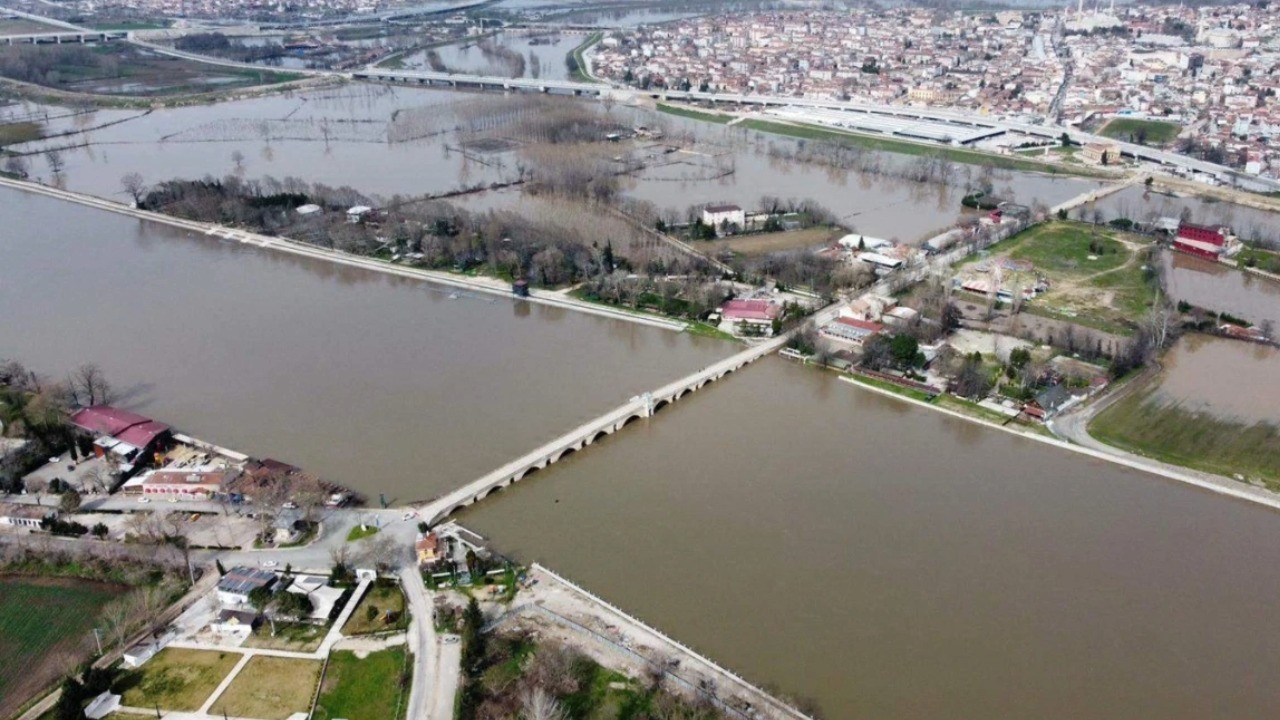 Meriç Nehri için ikaz seviyesi "sarı"ya düşürüldü: Debiler geriliyor