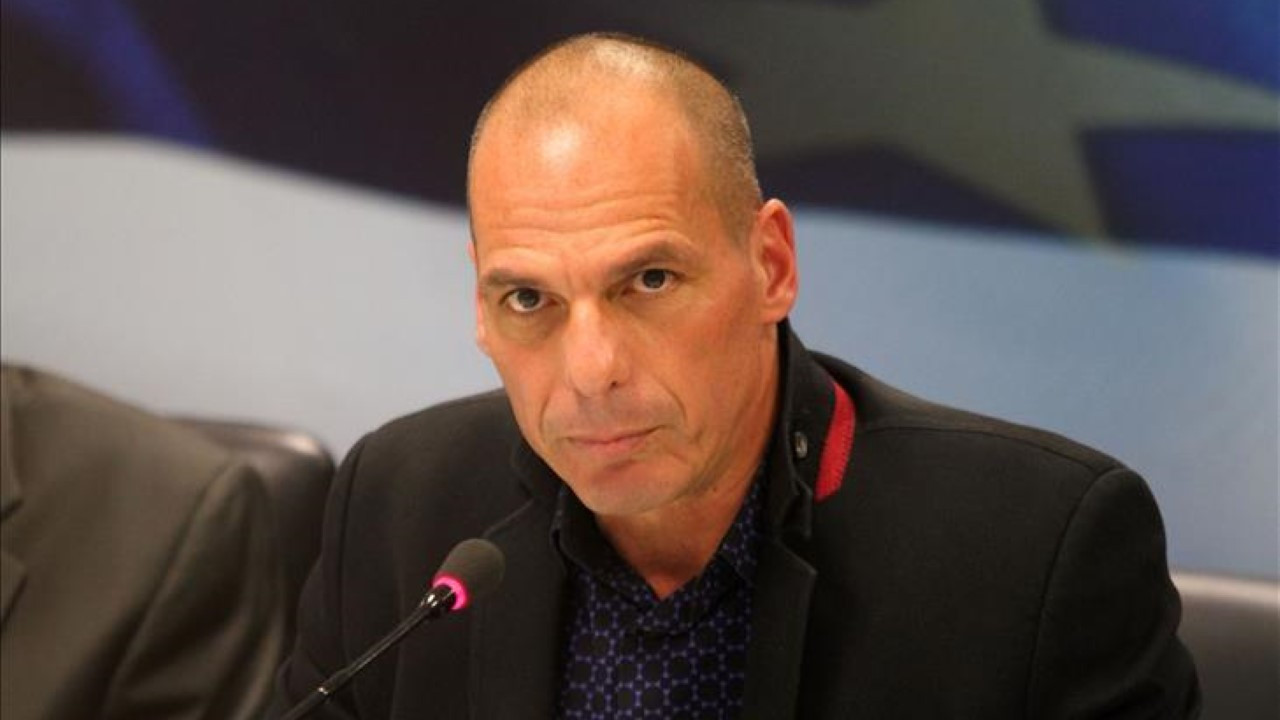 Varoufakis’e uyuşturucuya teşvik suçlaması