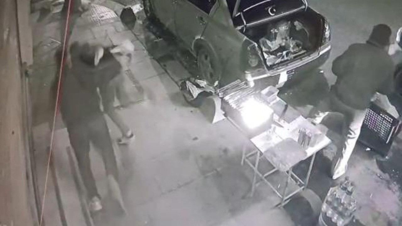 Kaldırımda oturanlara ateş açtılar