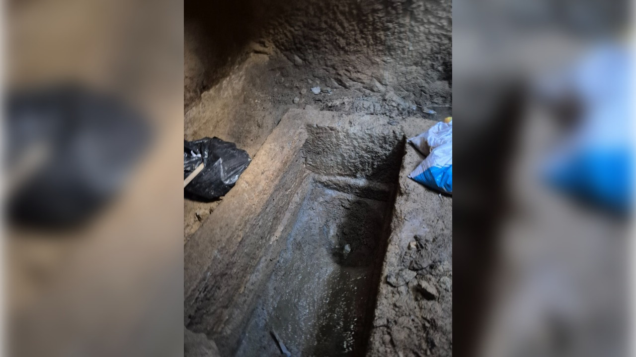 Muğla'da su isale hattı kazısında lahit bulundu