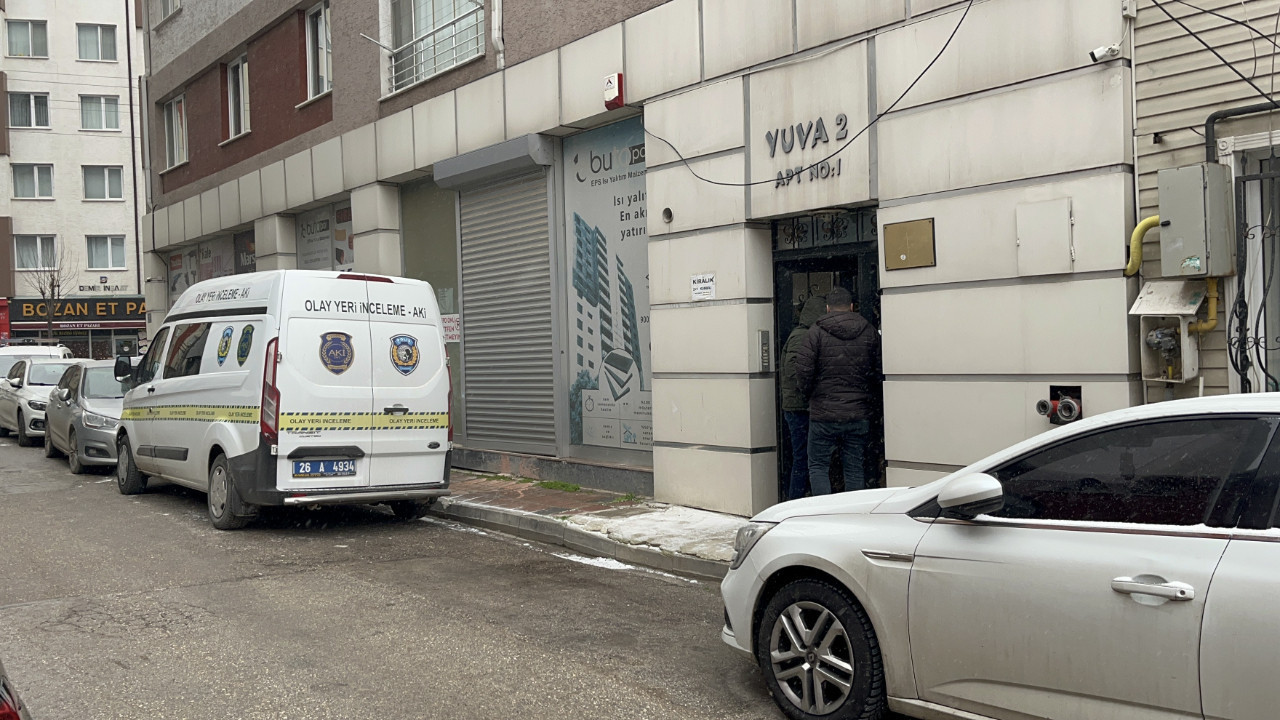 Sır olay: Balkondan düştü, evden eşinin cesedi çıktı