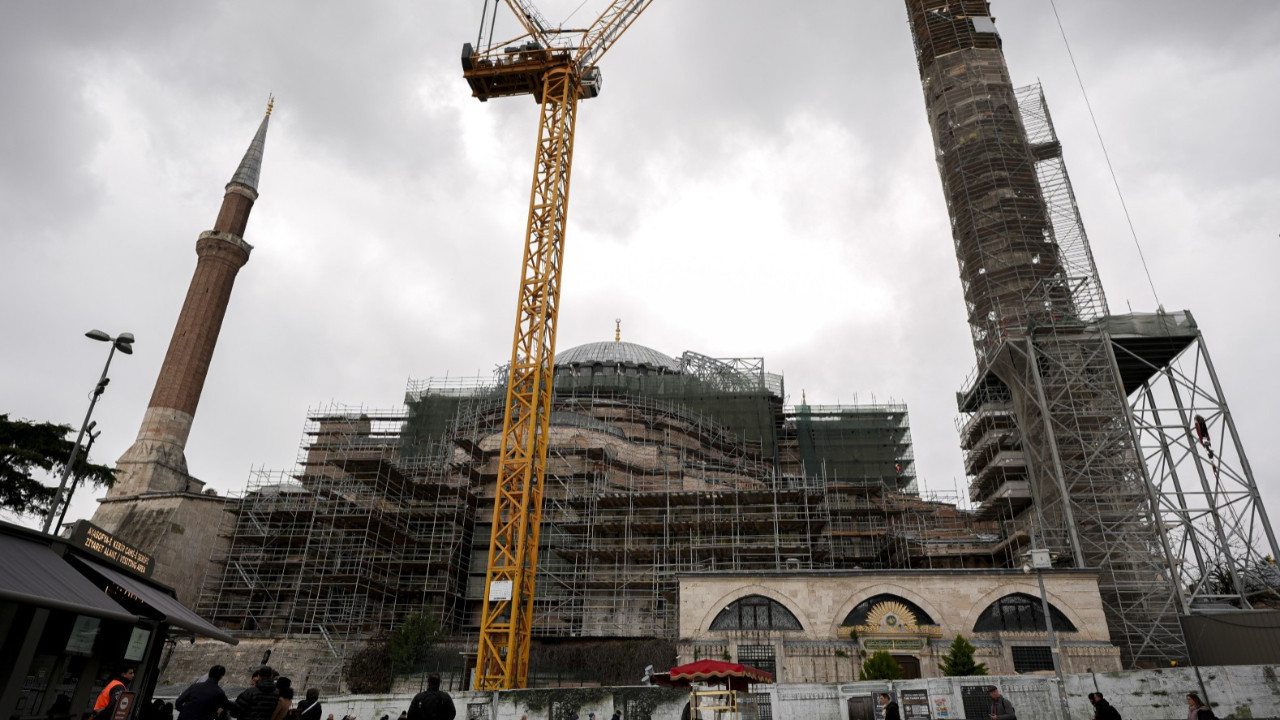 Sultanahmet tamam, Ayasofya sürüyor