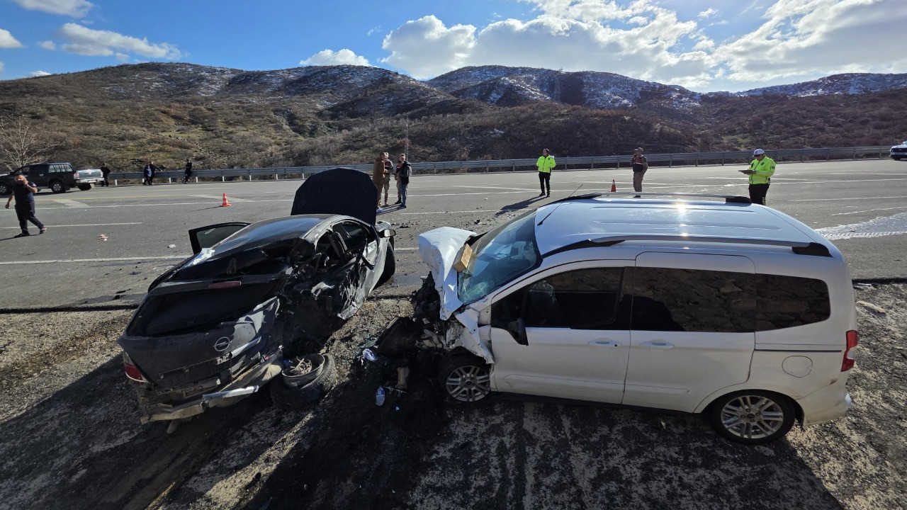 Bingöl'de trafik kazası: 2 kişi öldü, 3 kişi yaralandı
