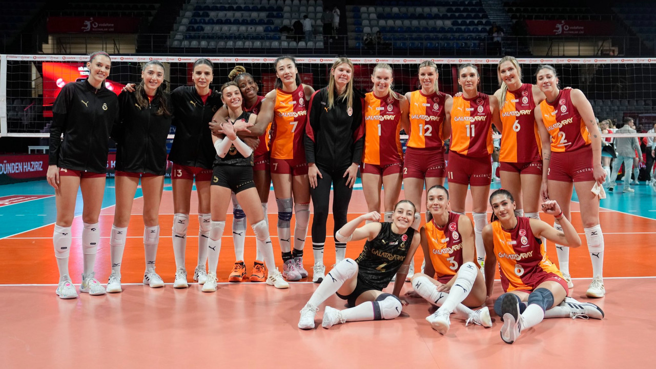 Galatasaray, filedeki derbiyi altın setle kazandı