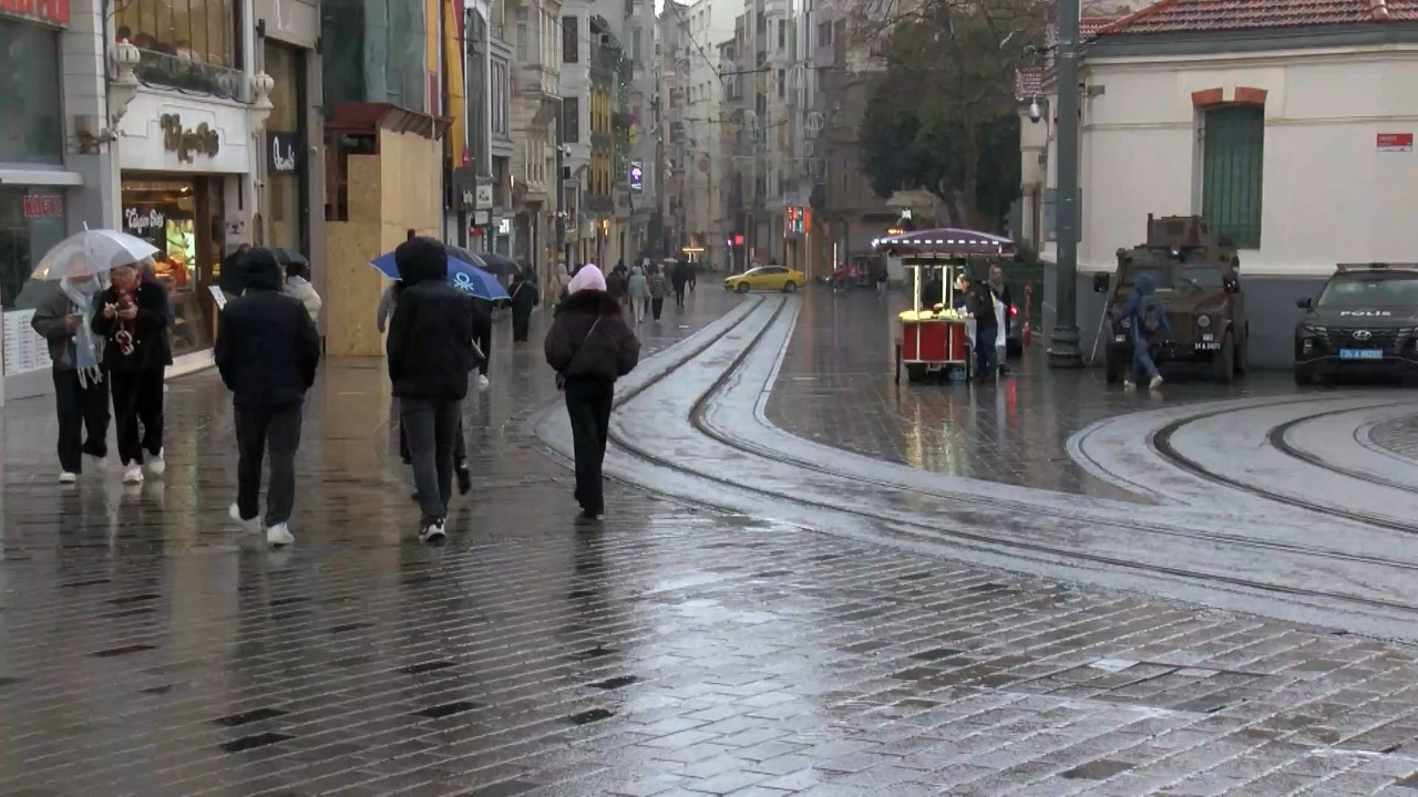 Meteoroloji uyarmıştı: İstanbul’da sağanak başladı