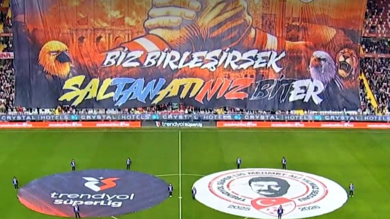 Antalyaspor taraftarlarından 3 büyüklere gönderme: Biz birleşirsek…