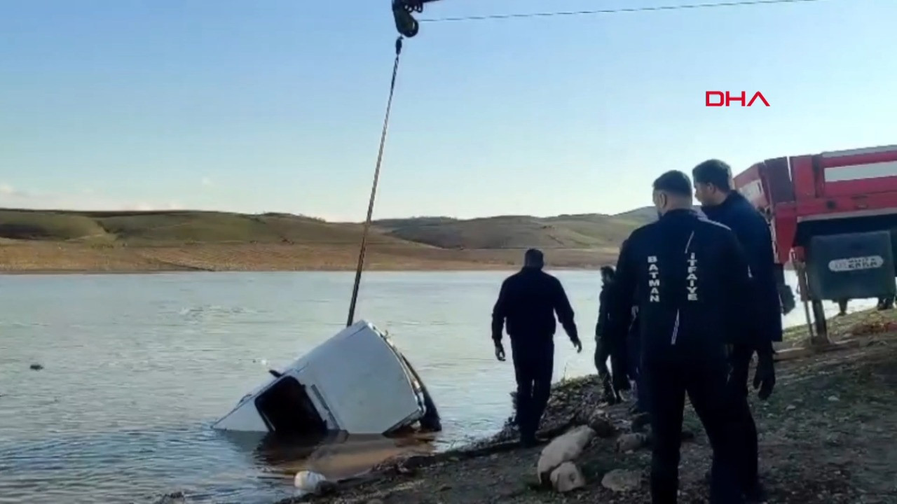 Balık avı kabusa döndü: Nehir kıyısına park edilen araç suya gömüldü
